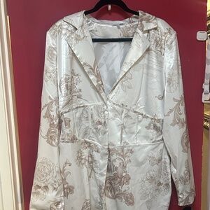 Fashion Nova- Satin Blazer